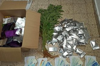 القنب والمبالغ النقدية (صورة أرشيفية توضيحية)