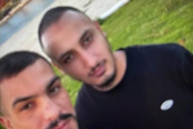 القتيلان هما تامر أبو كشك وطيّب مصري (من وسائل التواصل الاجتماعي).