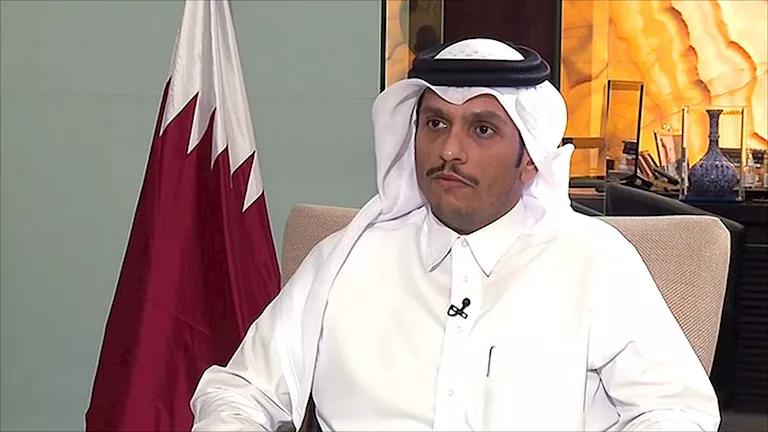 رئيس وزراء قطر: نتنياهو مجرم حرب وتجاوز الخط الأحمر بمهاجمة الدوحة العام الماضي