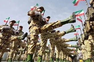إيران تعزز استعداداتها العسكرية: نشر 10 ألوية من القوة البرية على سواحل مكران وسط مخاوف من غزو محتمل