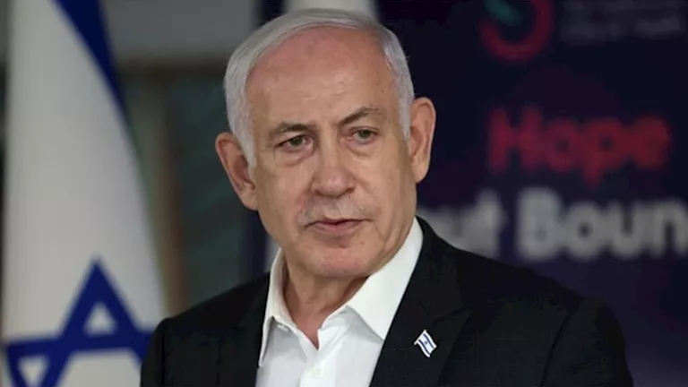 بنيامين نتنياهو يؤدي صلاة في القدس تحت إجراءات أمنية مشددة تعكس الأوضاع الراهنة والتوترات السياسية