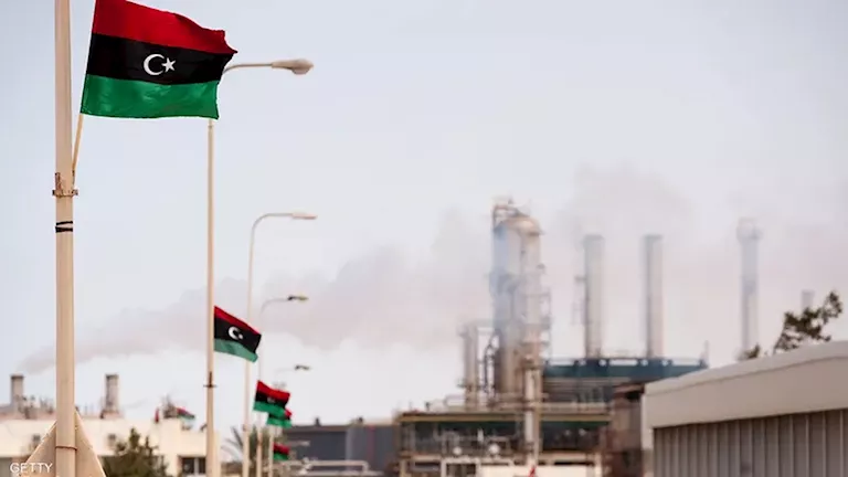 ليبيا توضح الأسباب وراء تعليق إنتاج النفط في ثلاثة حقول رئيسية وتأثيرها على الأسواق العالمية
