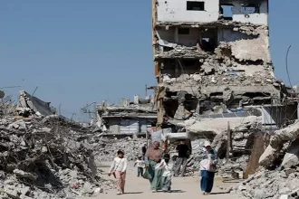 ارتفاع حصيلة ضحايا انهيار المبنى في غزة إلى 20 قتيلاً، وحركة حماس تطالب برفع قيود الآليات الإغاثية