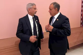 وزير الخارجية يؤكد ضرورة استئناف المفاوضات الاستراتيجية بين إيران وأمريكا لتحقيق الأمن الإقليمي العالمي