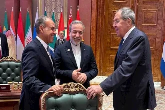 وزير الخارجية يقوم بلقاء حواري مع نظيريه الروسي والإيراني لبحث التطورات السياسية في المنطقة وتأثيرها