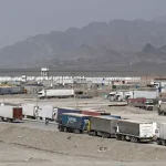 وول ستريت جورنال: تأثير الحصار الأمريكي على التجارة البرية في إيران وتعليق آلاف الشاحنات التجارية