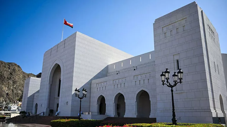 مصادر تكشف أبرز تفاصيل الاجتماع الثنائي بين الأمريكيين والحوثيين في مسقط وتوقعات مستقبلية مهمة