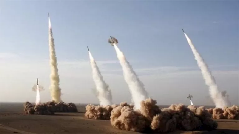 روسيا تستهدف العاصمة الأوكرانية كييف بـ 6 صواريخ في هجوم عسكري واسع النطاق وأثره على الأمن الدولي