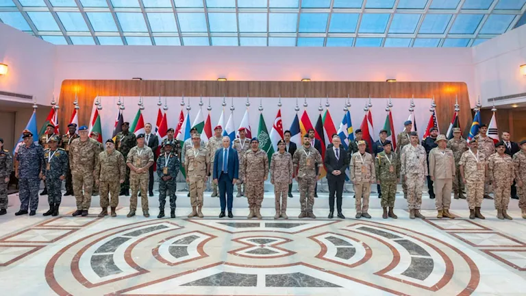 التحالف البحري الدفاعي: أهمية حماية الممرات الدولية كواجب دولي واستراتيجية الردع ضد التهديدات المحتملة