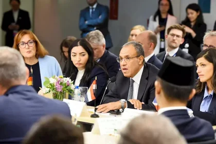وزير الخارجية يستضيف مائدة مستديرة رفيعة المستوى حول التعافي المبكر في غزة
