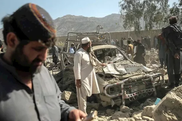 تصعيد جديد بين باكستان وأفغانستان.. غارات جوية ومقتل 4 مدنيين