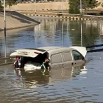 سيول وأمطار غزيرة تضرب مناطق ليبية والهلال الأحمر ينقذ عالقين (فيديو)