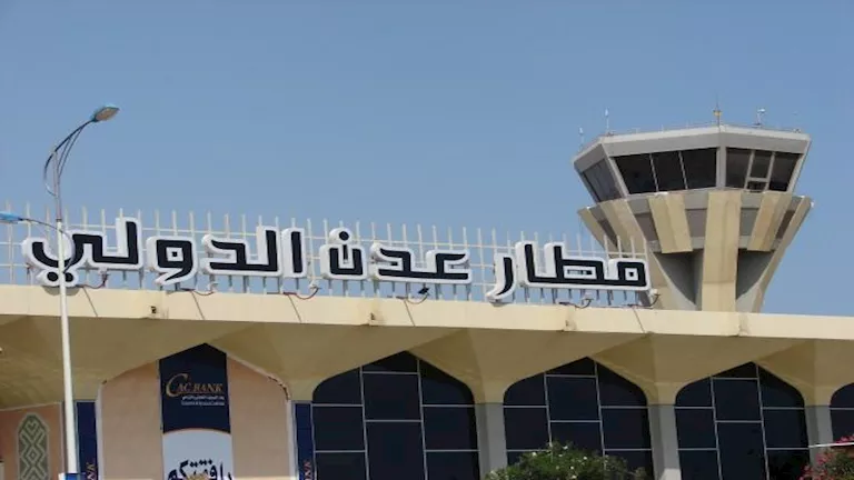صاروخان حوثيان يستهدفان مطار عدن.. وتصعيد عسكري في جبهات اليمن