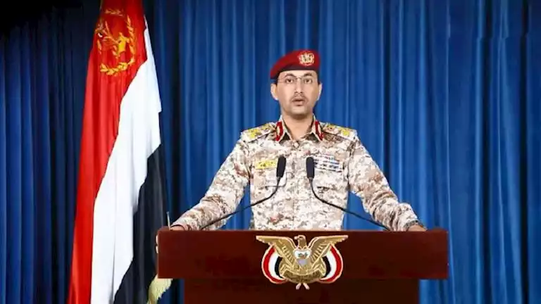 الحوثيون يزعمون مقتل ضباط سعوديين بقصف استهدف معسكرا قرب مطار عدن