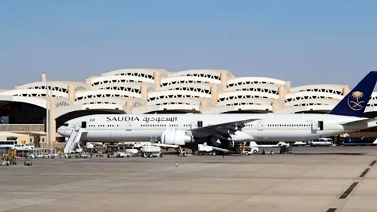 السعودية: تعليق العمليات التشغيلية بمطار الرياض الدولي بعد هجوم استهدفه