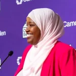 أول نائبة بريطانية من أصول صومالية تؤدي القسم على المصحف (فيديو)