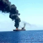 البحرية البريطانية: استهداف سفينة بمقذوف مجهول أثناء عبورها بمضيق هرمز