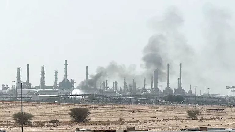رويترز: حريق بمنشأة نفط سعودية في الرياض دون تأكيد رسمي