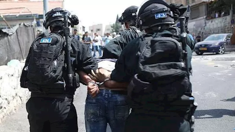 قوات الاحتلال تعتقل 12 فلسطينيا في نابلس وجنين شمال الضفة الغربية