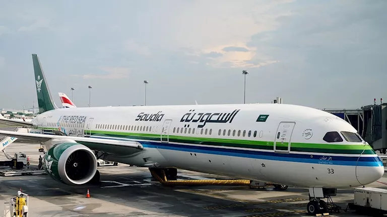 السعودية تعلن مقتل 3 أشخاص في اعتداءات استهدفت مطار الملك خالد