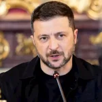 فلاديمير زيلينسكي يرفض الاستقالة أو إجراء انتخابات