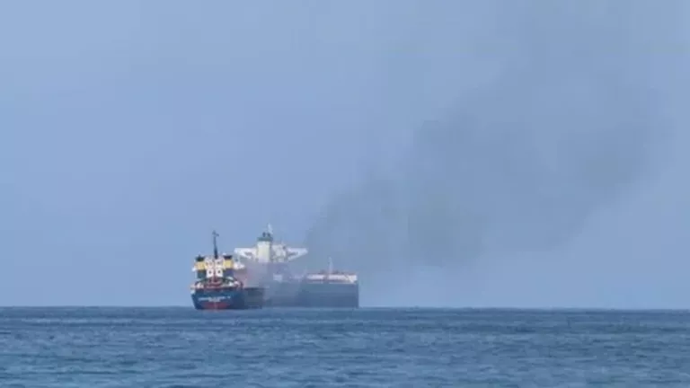 إيران: 3 ناقلات نفط اصطدمت بألغام بحرية في مضيق هرمز
